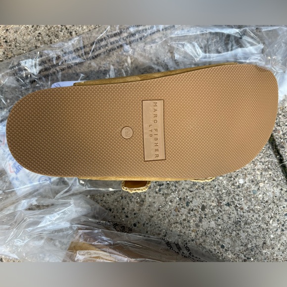 Brand New Condition!!! Marc Fisher Solea Footbed Sandal 6.5 NEW in BOX - Picture 9 of 9